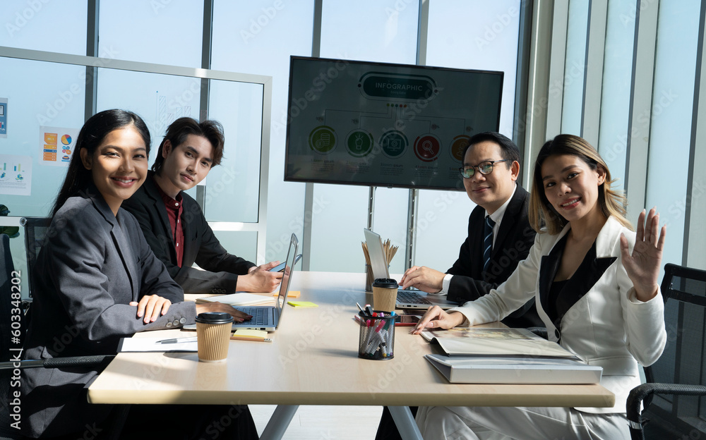Fototapeta premium asian business people at meeting room