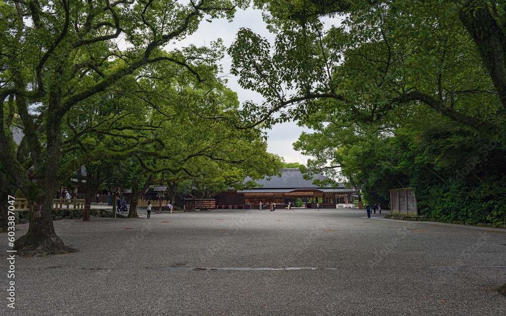 名古屋 熱田神宮 雨上がりの境内風景