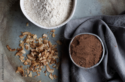 Chocolate powder and flower 