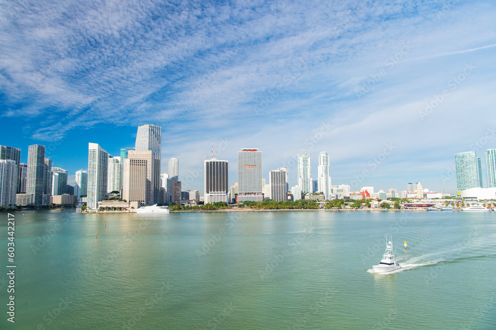 Obraz premium miami skyscraper skyline with yacht. miami skyscraper skyline in florida.