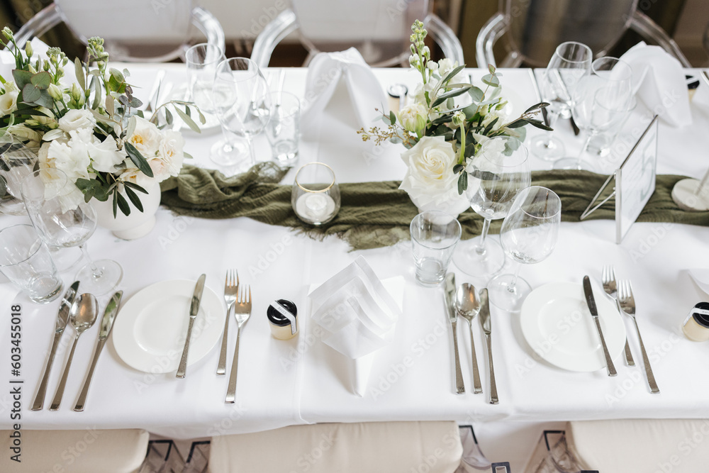 Beautiful table arrangement at a wedding reception Beautiful table arrangement at a wedding reception