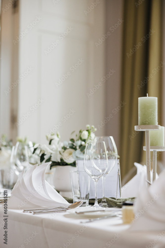 Beautiful table arrangement at a wedding reception Beautiful table arrangement at a wedding reception