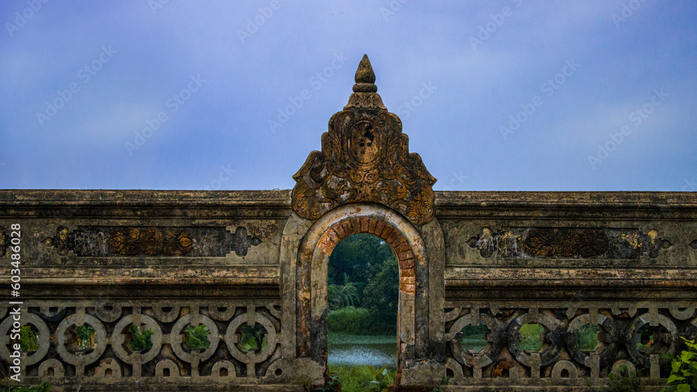 Obraz premium Picture of Navlakha Palace, also known as Rajnagar Palace, is a royal Brahmin palace in the town of Rajnagar. The palace was built by Maharaja Rameshwar Singh of Darbhanga.