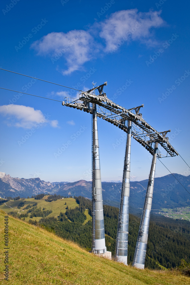 Obraz premium Ski lift tower under high mountains, Gosau Austria