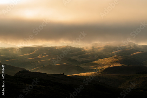 Wallpaper Mural Amanhecer nos Vales e Montanhas da Mantiqueira, Minas Gerais, Brasil  Torontodigital.ca