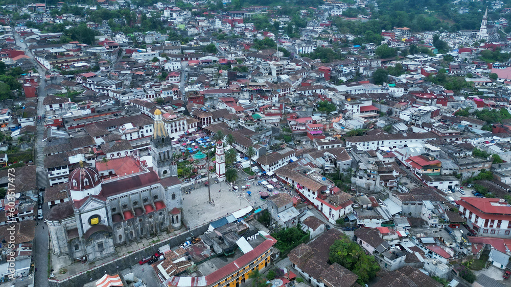 Fototapeta premium Cuetzalan Unveiled: Aerial Photography at Twilight
