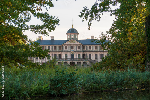 Historisches, Schloss Favorite bei Förch, im öffentlichen, Park