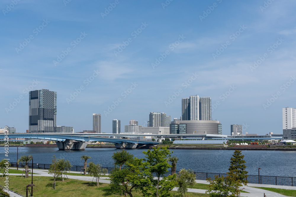 Fototapeta premium 東京 晴海運河の風景