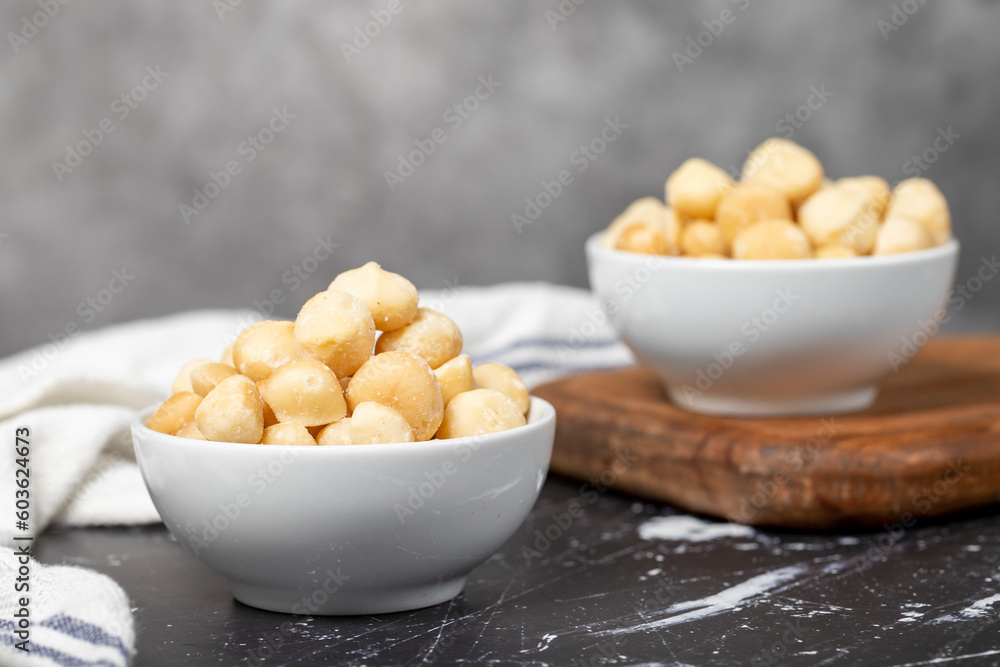 Macadamia nuts. Peeled Macadamia Nuts in a ceramic bowl. superfood. Vegetarian food concept. healthy snacks. Close up Macadamia nuts. Peeled Macadamia Nuts in a ceramic bowl. superfood. Vegetarian food concept. healthy snacks. Close up