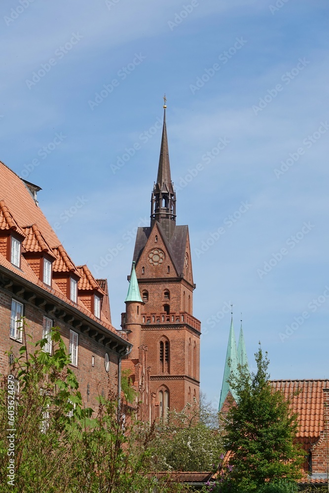 Fototapeta premium Lübeck - Turm der Kathol. Propsteikirche Herz Jesu
