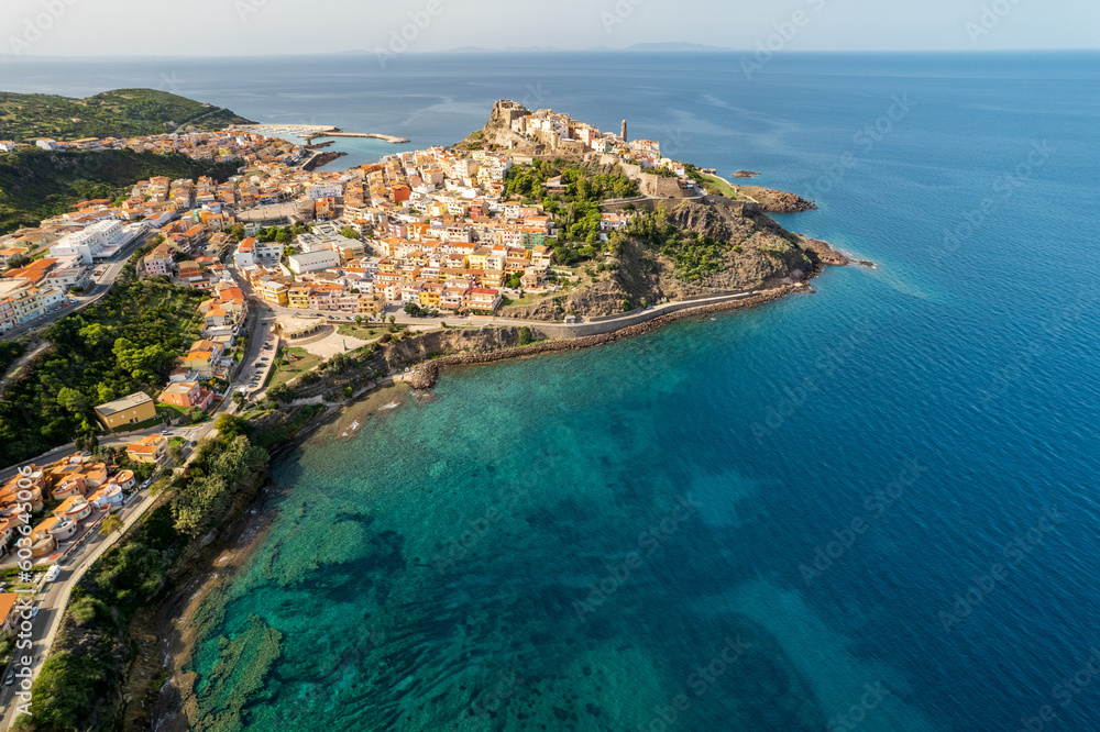 Sardegna, veduta aerea del borgo di Castelsardo.