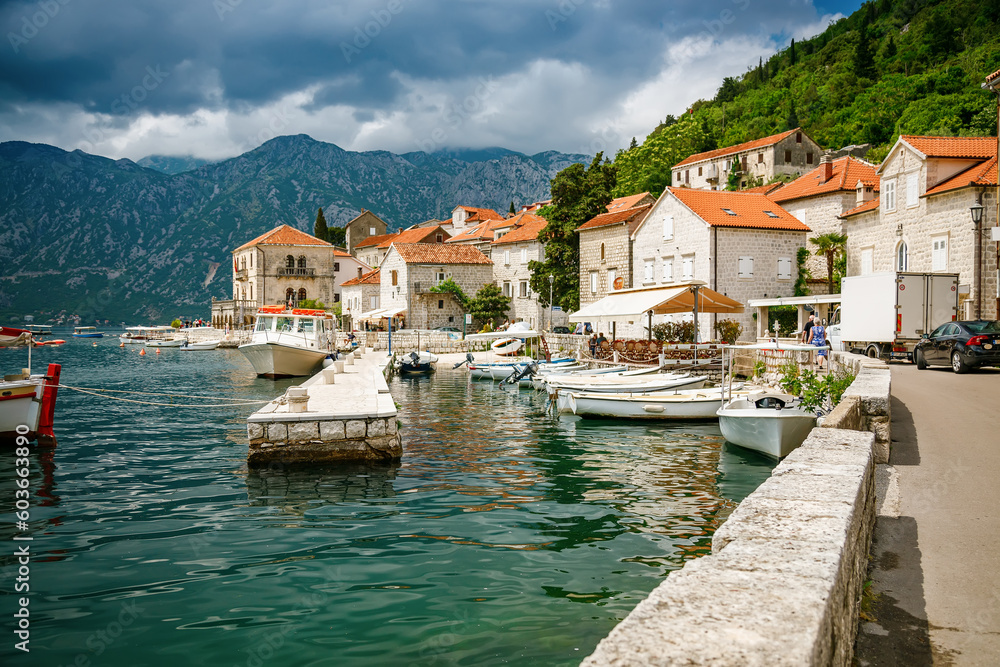 Obraz premium Beautiful view of the historic town of Perast in Bay of Kotor