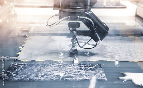 Foto Modern CNC Abrasive water jet cutting machine using high pressure water jet cutting tile