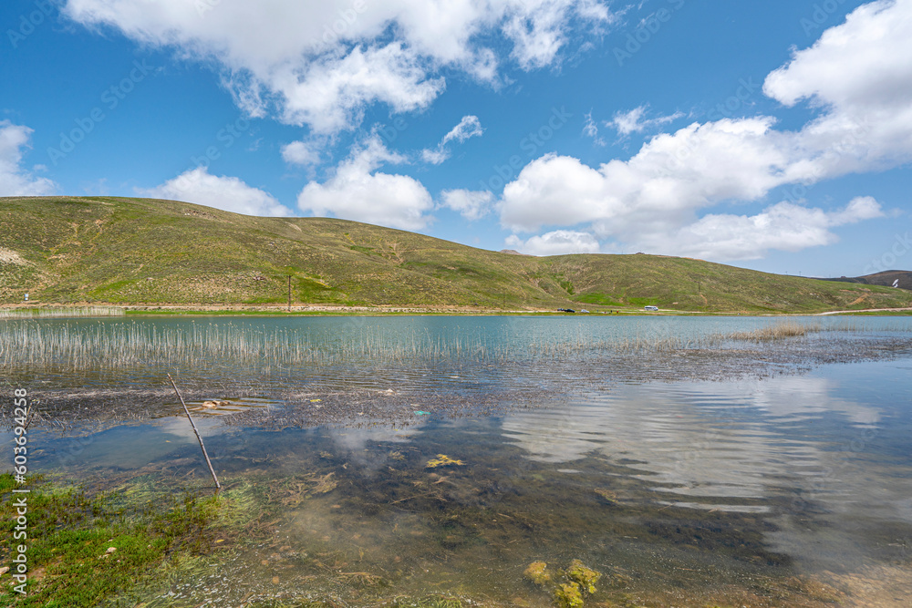 Lake Eğrigöl, hidden gem sitting at 2,350 meters in the foothills of Geyik Mountain in Antalya, never fails to impress its visitors. In fact, nature lovers describe the region as 