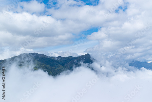 clouds over the mountains © ElvisChavarri