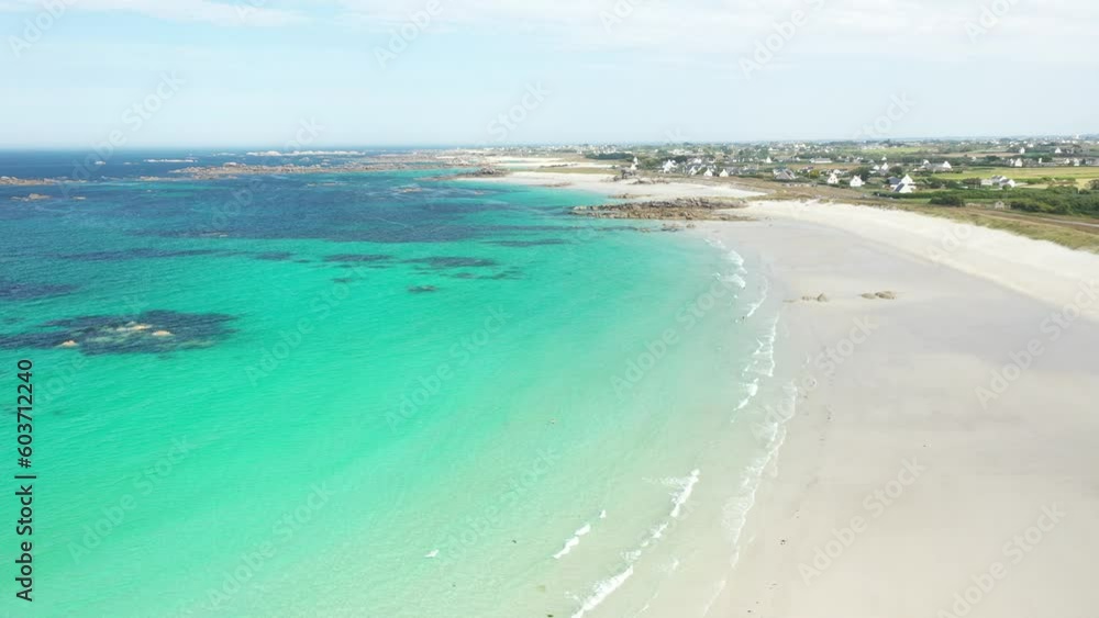 Les plages du nord Finistere à Kerlouan en Bretagne. La côte des ...