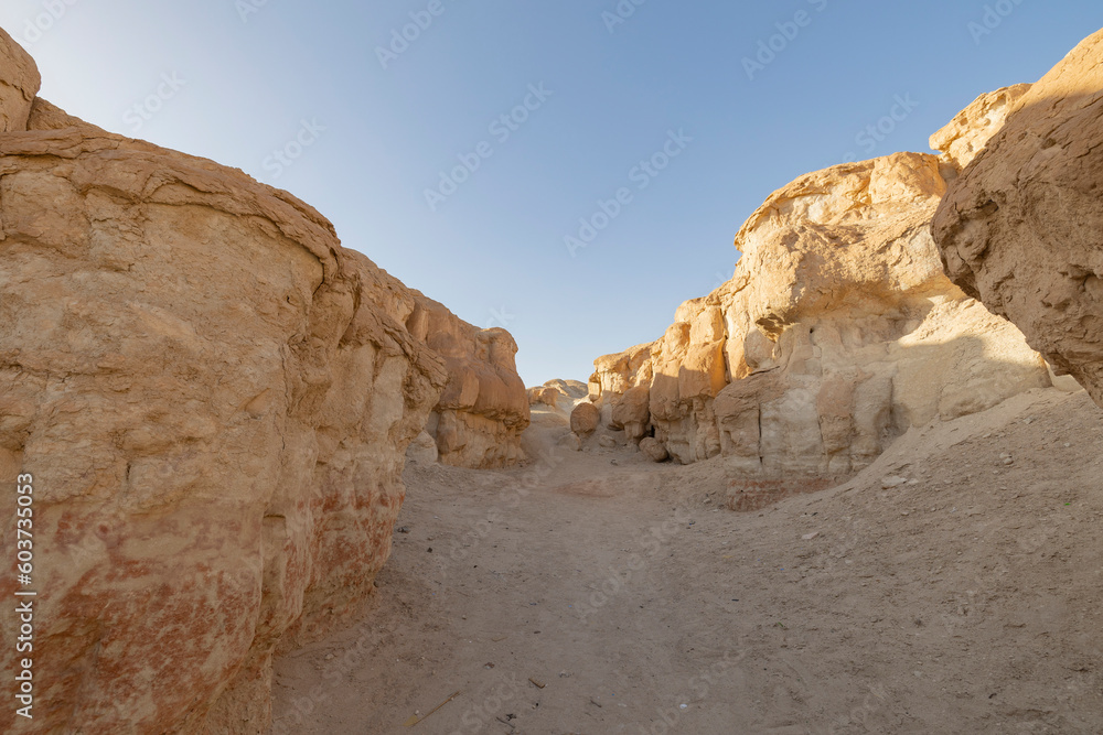 Obraz premium Sunset views across over the oasis town of Al Hasa from Al Qarah hills, Saudi Arabia