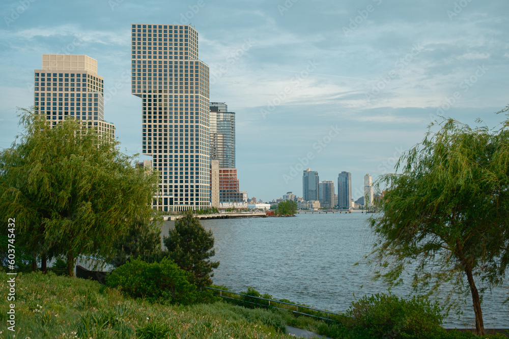 Fototapeta premium View of the East River from Long Island City, Queens, New York