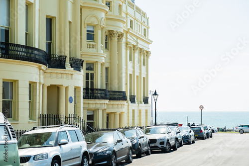 Noble Häuserzeile im klassizistischen Stil am Brunswick Square in Brighton and Hove, East Sussex, England