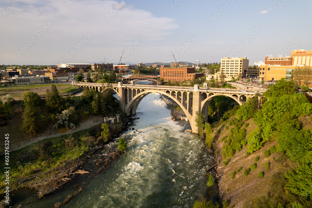 Fototapeta premium Spring Sunset Panorama of the Spokane Washington Cityscape