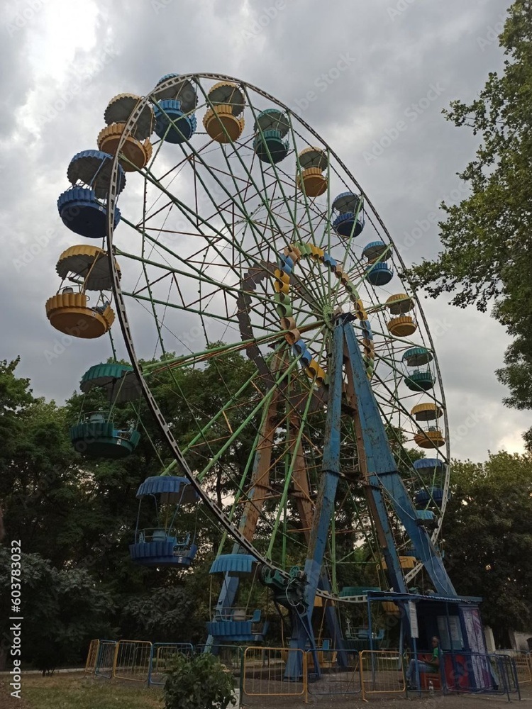 Fototapeta premium old ferris wheel in the park