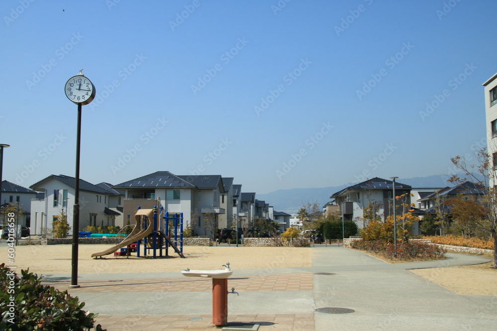 涼風東公園(兵庫県芦屋市)と周辺の住宅風景