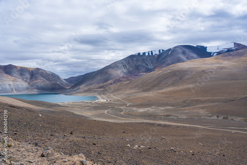 Mirpal Tso - Lake Ladakh, an isolated, unexplored freshwater lake surrounded by white sand and mountains © Nhan
