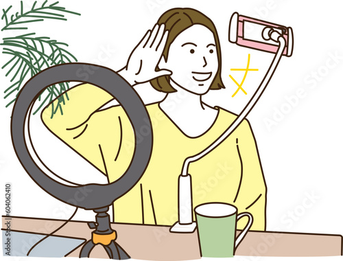 スマートフォンで動画配信をする若い女性
