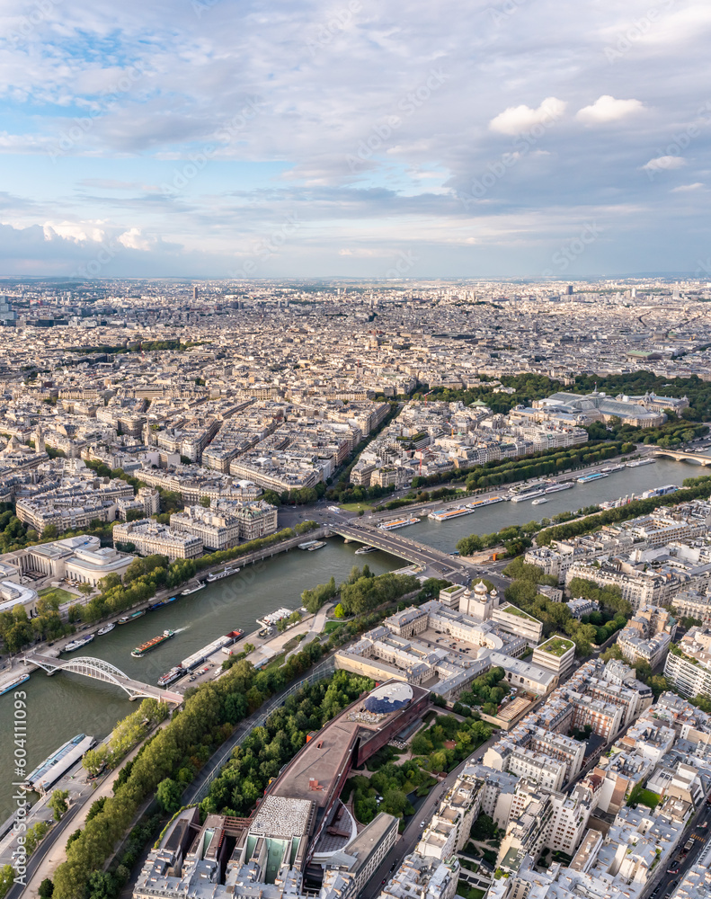 Fototapeta premium Panoramic view of Paris from the heights