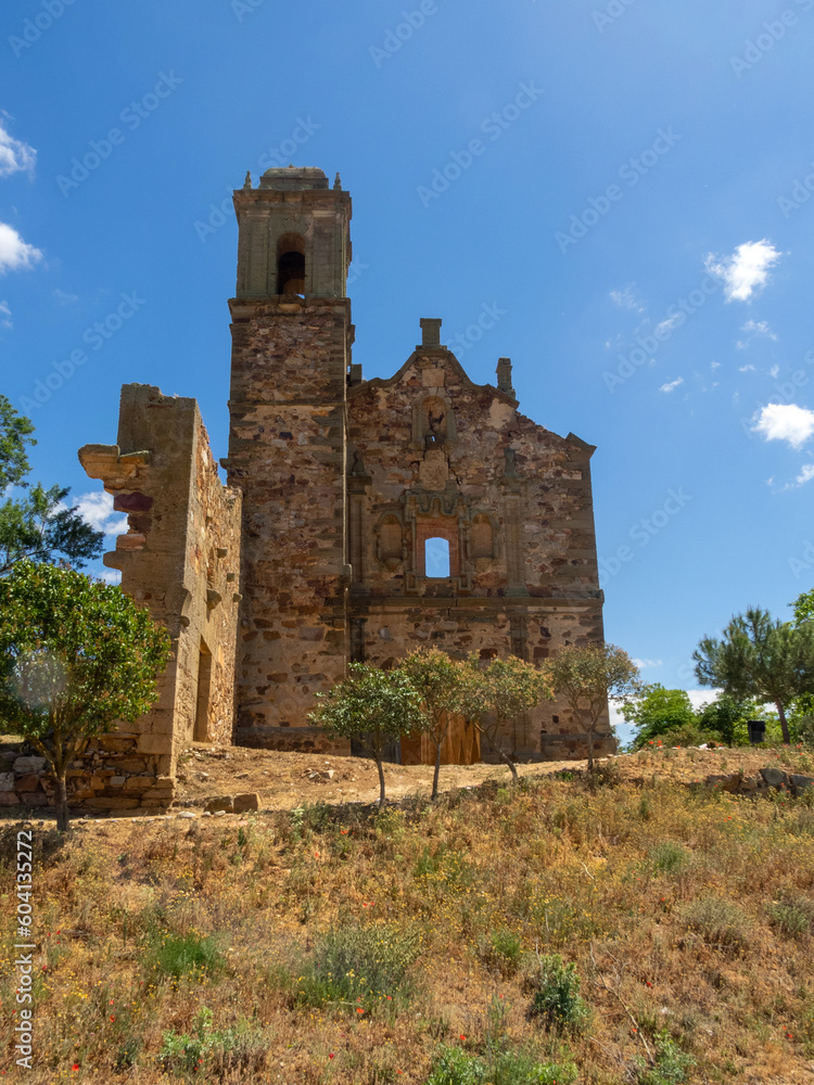 Convento de Nuestra Señora del Valle, actualmente en ruinas. San Román del Valle, Zamora, España