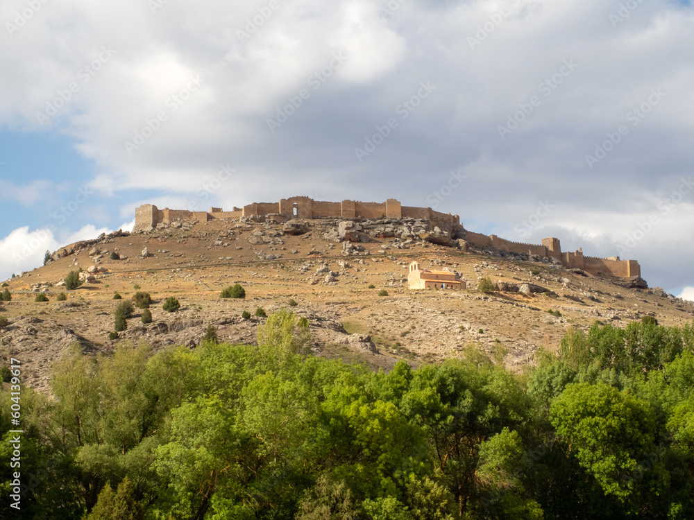Fortaleza califal de Gormaz (siglo IX), La fortaleza más grande de Europa en ese momento. Soria, Castilla y León, España.