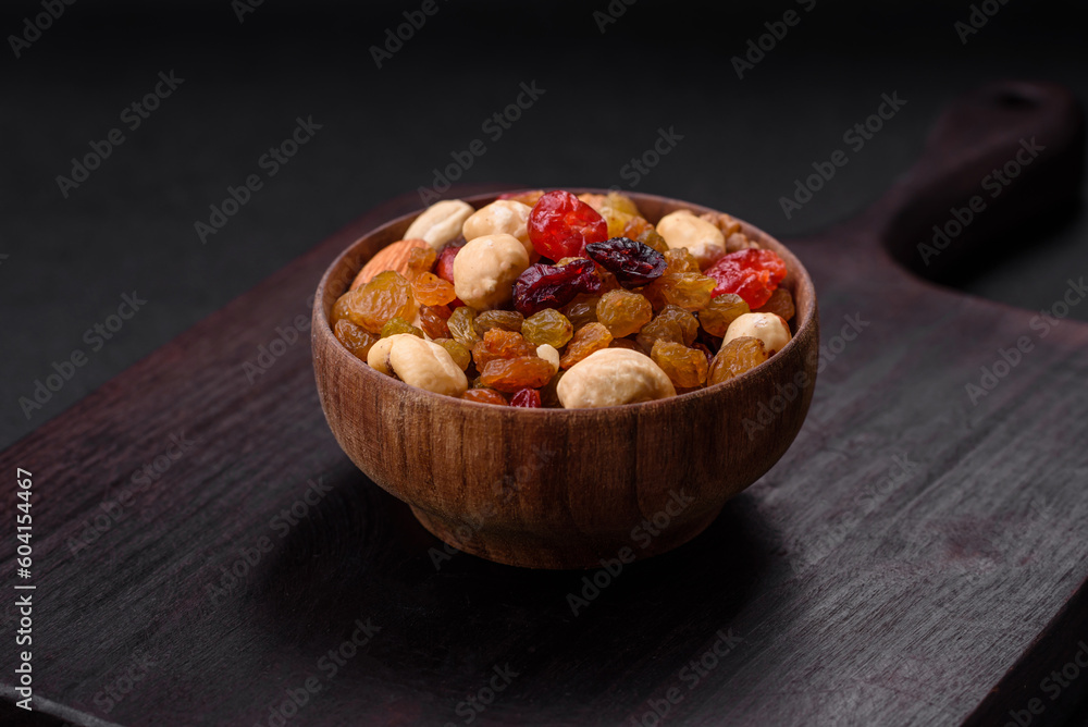 Mix of roasted cashews, hazelnuts and walnuts with dried cranberries and raisins Mix of roasted cashews, hazelnuts and walnuts with dried cranberries and raisins