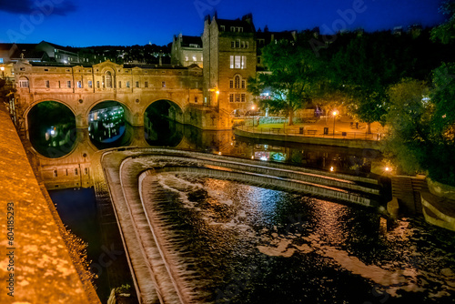 Billede på lærred Pulteney Bridge and weir in Bath England at night