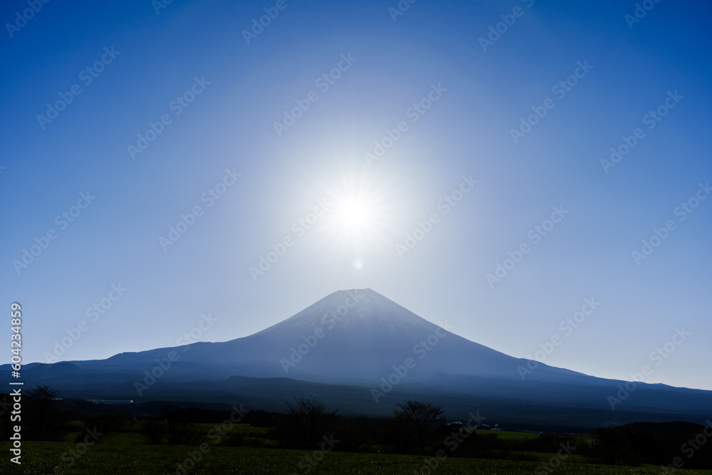 富士山とその真上に輝く朝日　朝霧高原