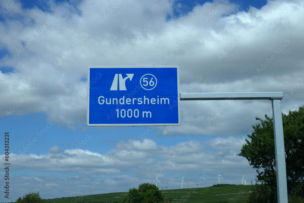 Fototapeta premium Autobahnausfahrt Gundersheim