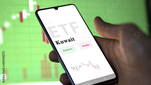 An investor analyzing an etf fund. ETF text in Spanish : Kuwait, buy, sell.