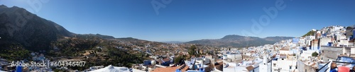 Panorama de la cité bleue de Chefchaouen au Maroc © Abou Fawzan