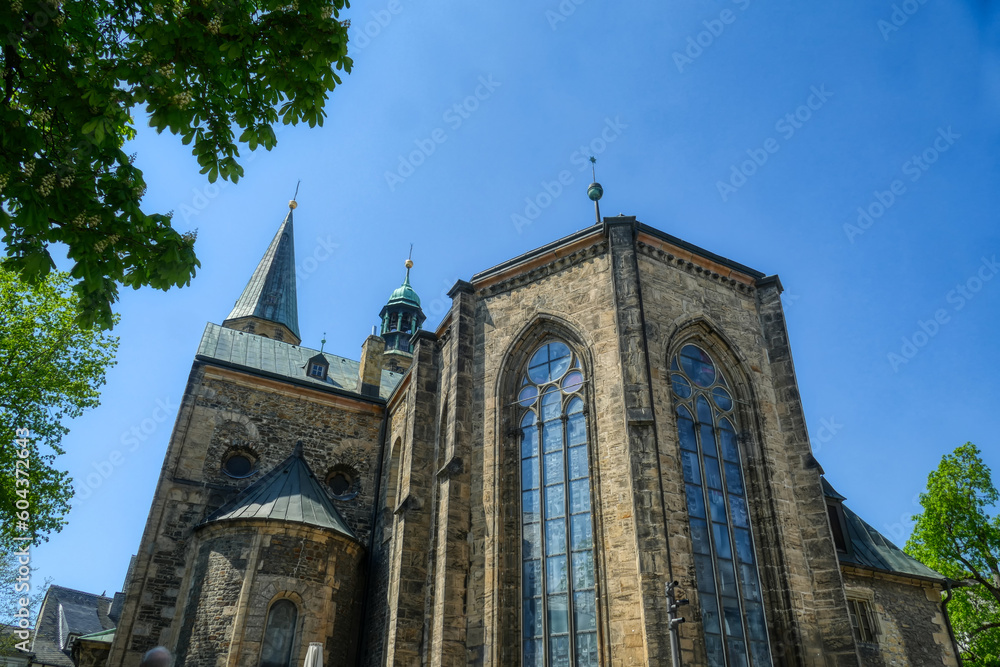 Obraz premium Historische Kirche im Zentrum von Goslar