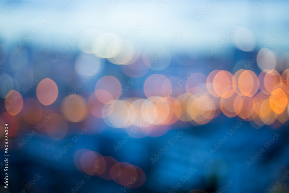 Obraz premium Bokeh from incandescent lights in the city at dusk