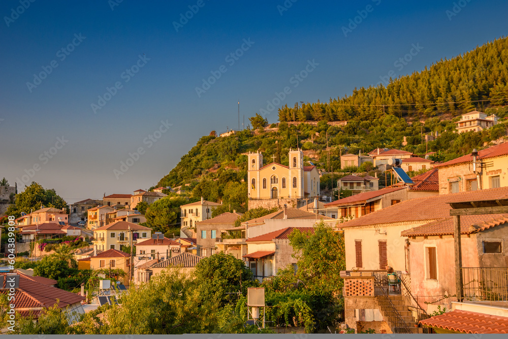 Obraz premium Sunset view over the picturesque coastal town of Kyparissia located in northwestern Messenia, Trifylia, Peloponnese, Greece.