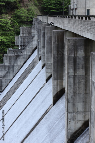 滋賀県野洲川ダムの放水 © take