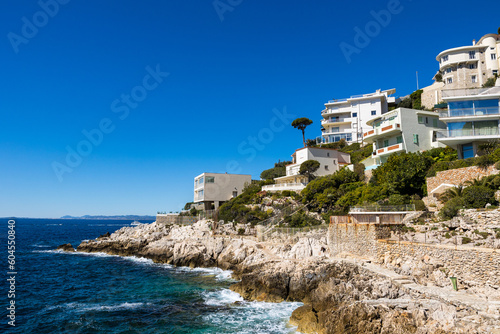 Villas et immeubles du Cap de Nice, au bord de la Méditerranée