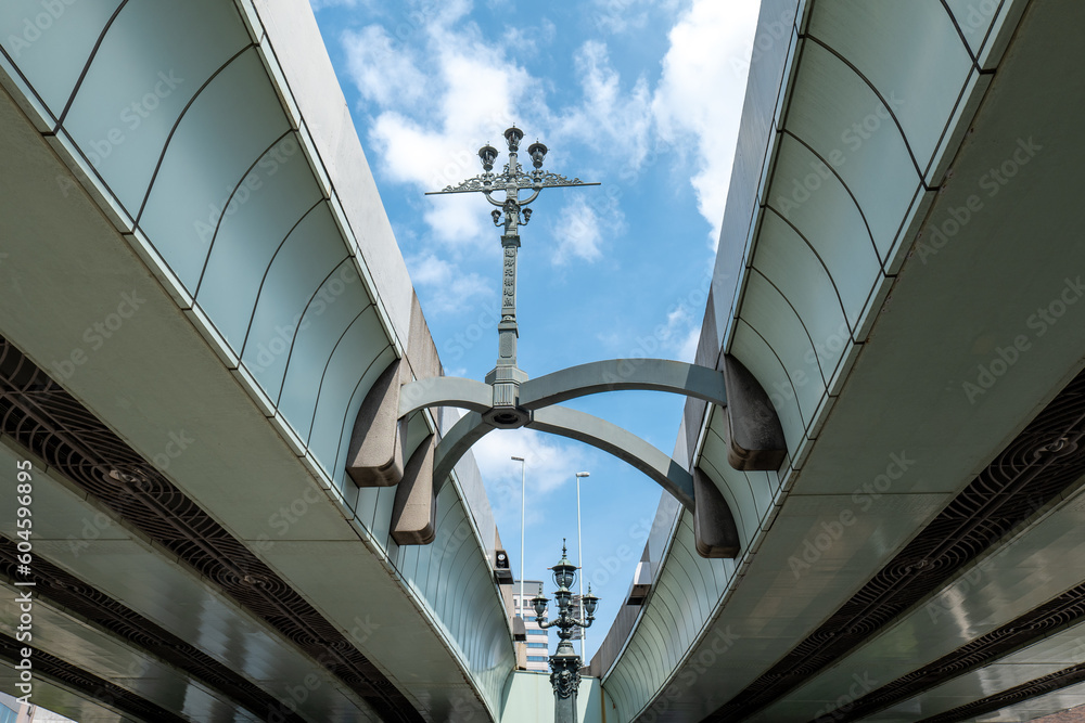 Fototapeta premium 初夏の青空と日本橋の風景