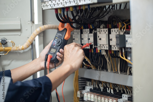 Electrician engineer work tester measuring voltage and current of power electric line in electical cabinet control , concept check the operation of the electrical system Fototapet