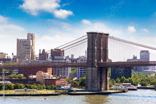 Brooklyn Bridge in New York © Sergii Figurnyi