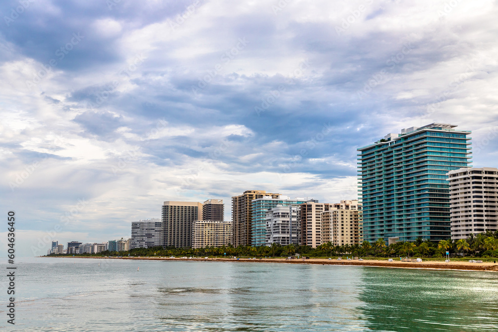 Fototapeta premium Residential buildings in Miami Beach