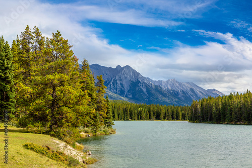 Fototapeta Naklejka Na Ścianę i Meble -  Johnson lake in Banff