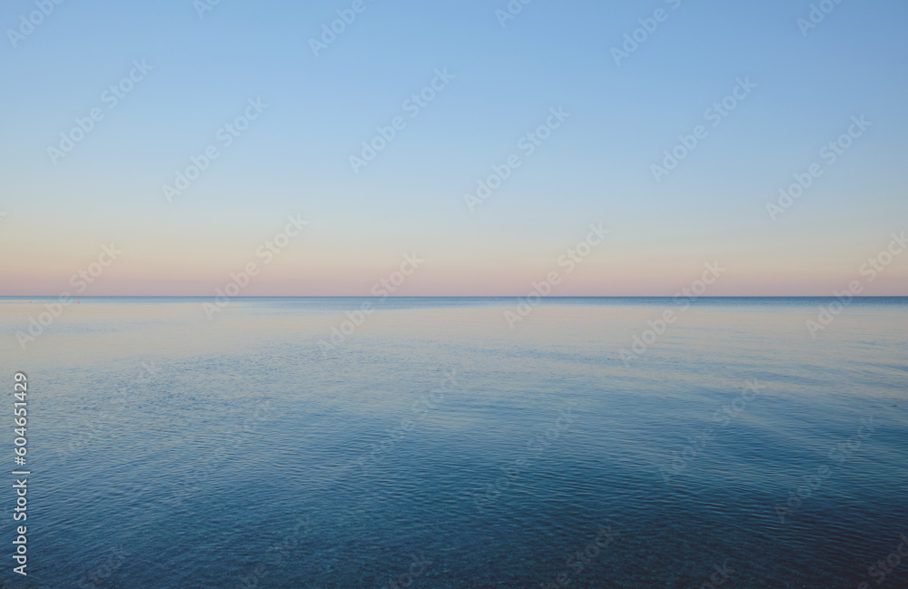Obraz premium Clear sky and calm sea as background