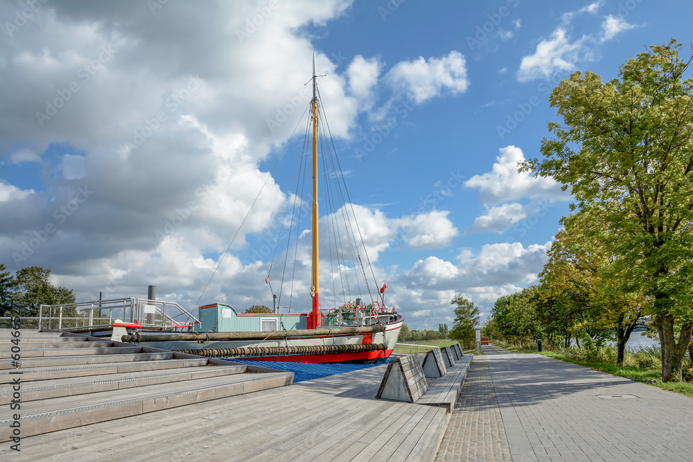 historischer Aalschokker auf der Rheinpromenade,Monheim-Baumberg,Monheim am Rhein,NRW,Deutschland historischer Aalschokker auf der Rheinpromenade,Monheim-Baumberg,Monheim am Rhein,NRW,Deutschland