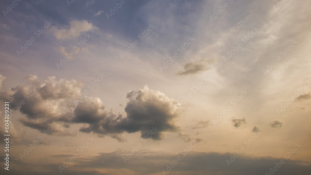 Himmel Dramatisch - Wolken - Beautiful Sky Background - Sunset - Sunrise - Sundown - Clouds - Concept - Nature - Closeup - Sun - Light - Textur - Wallpaper - High quality photo	